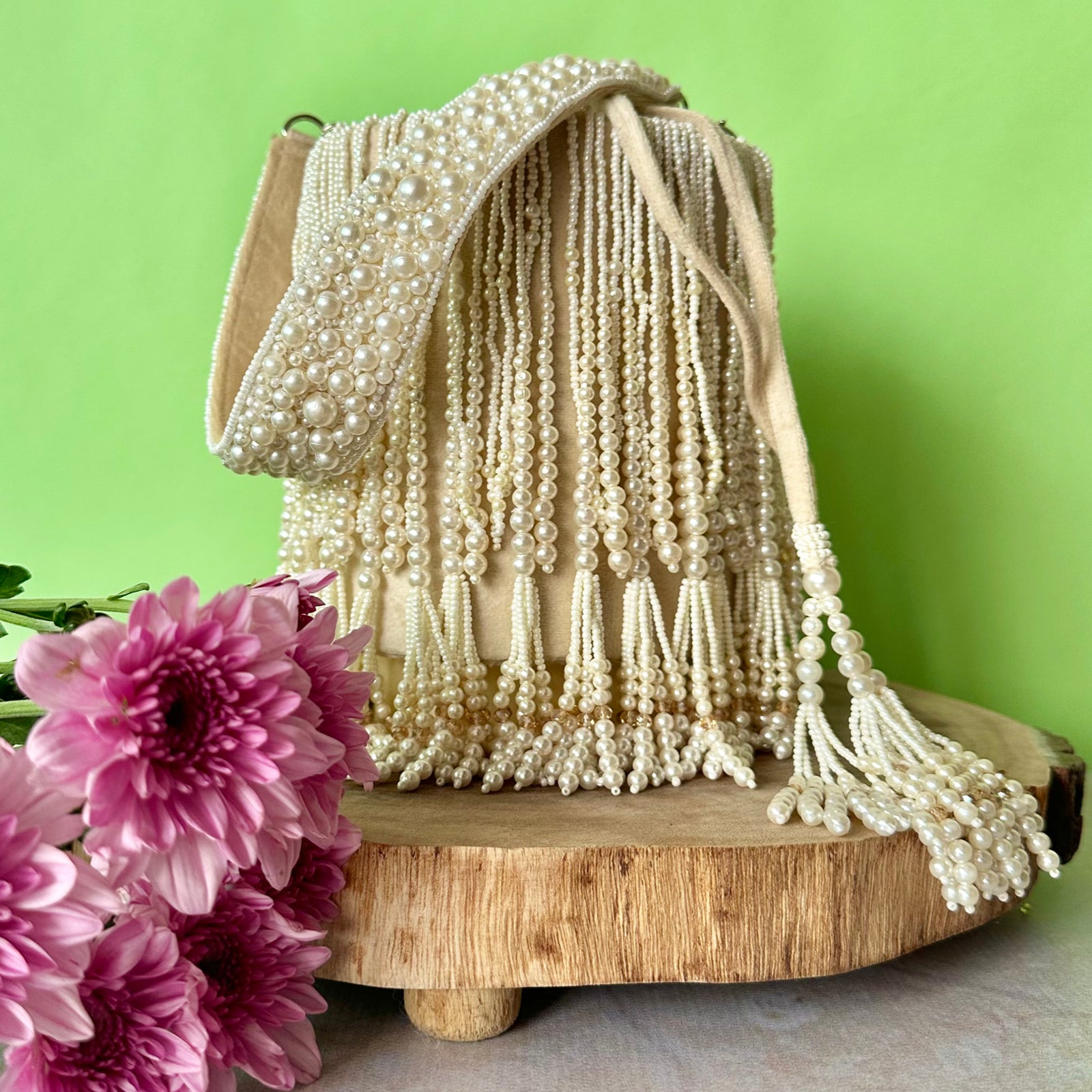 Gilt Cascade Ivory