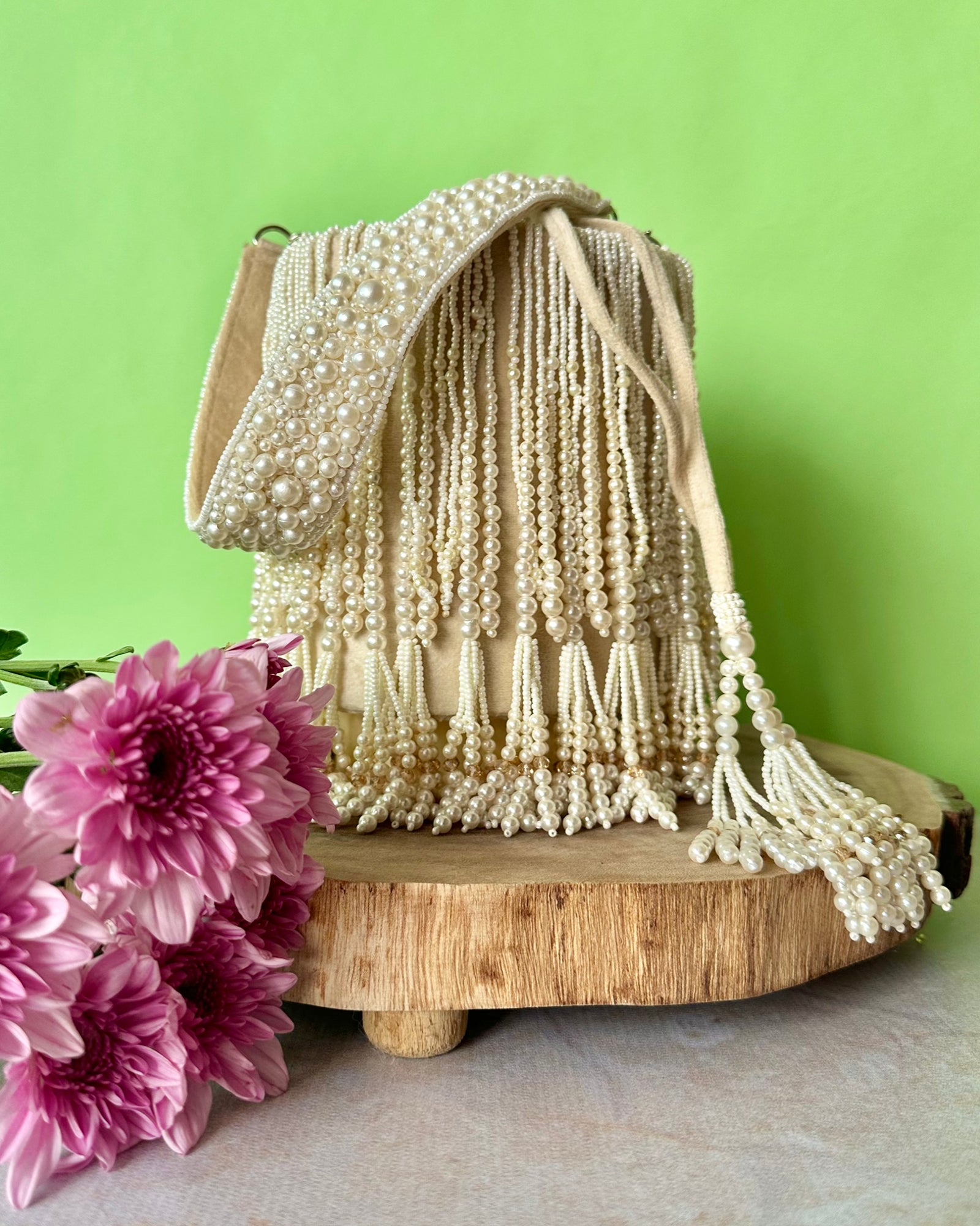 Gilt Cascade Ivory