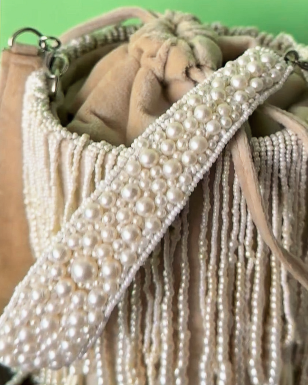 Gilt Cascade Ivory