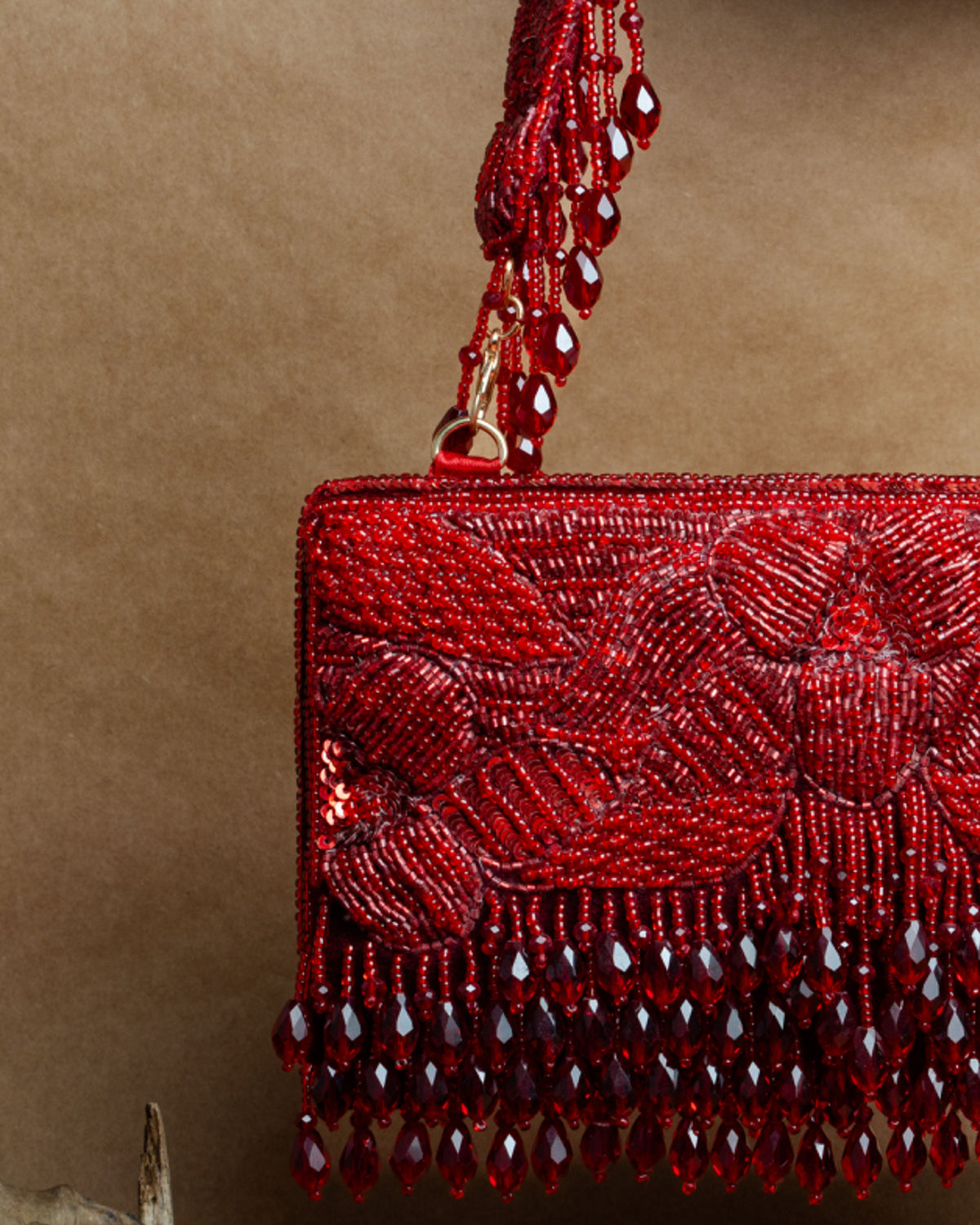 Ornate Radiance Kasse Crimson Bloom