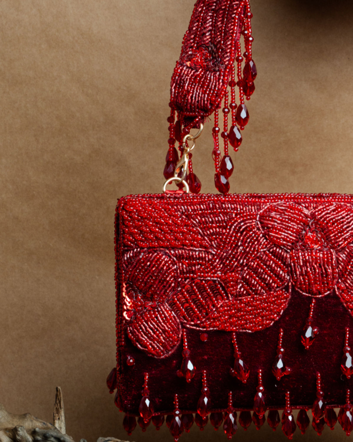 Ornate Radiance Kasse Crimson Bloom