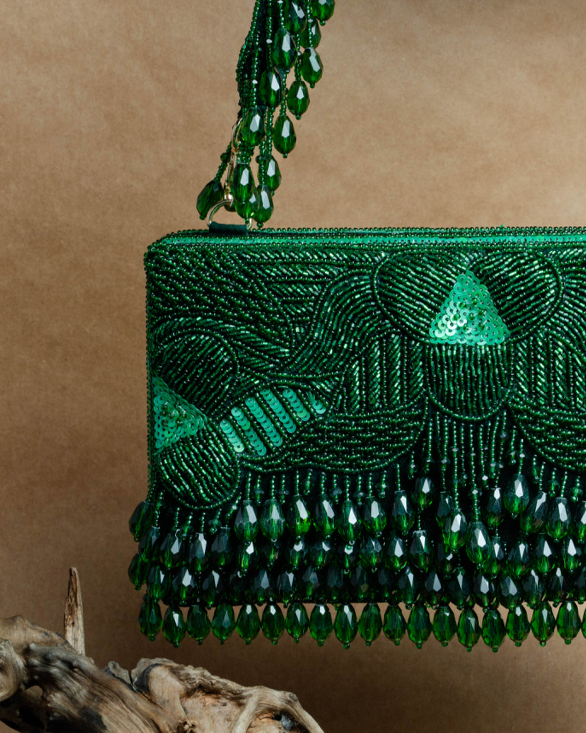 Ornate Radiance Kasse Emerald Allure