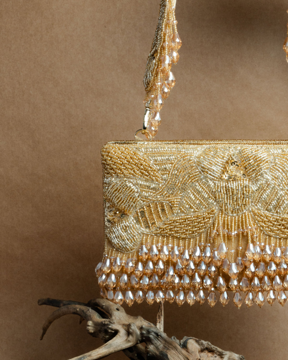 Ornate Radiance Kasse Golden Aura