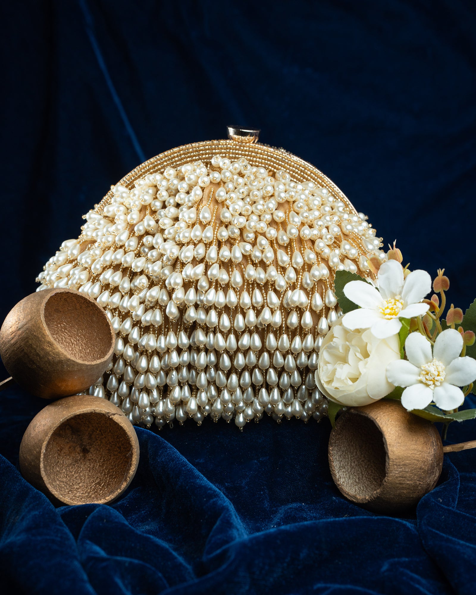 Pearl Treasure Clutch Gold