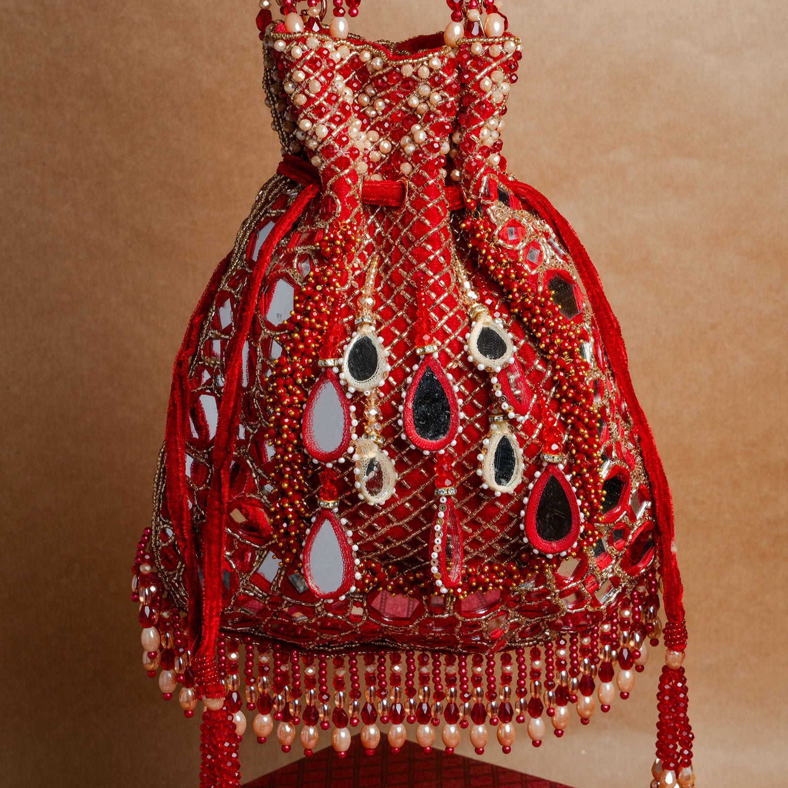 Aaina Jaal Jhaalar Garnet