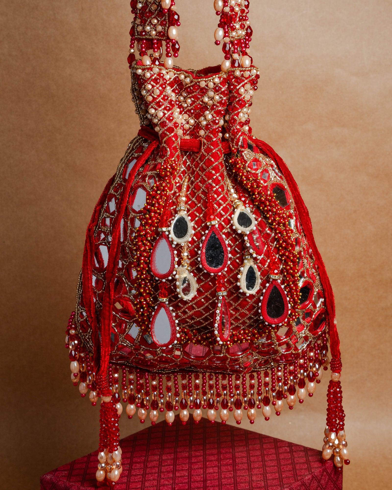 Aaina Jaal Jhaalar Garnet