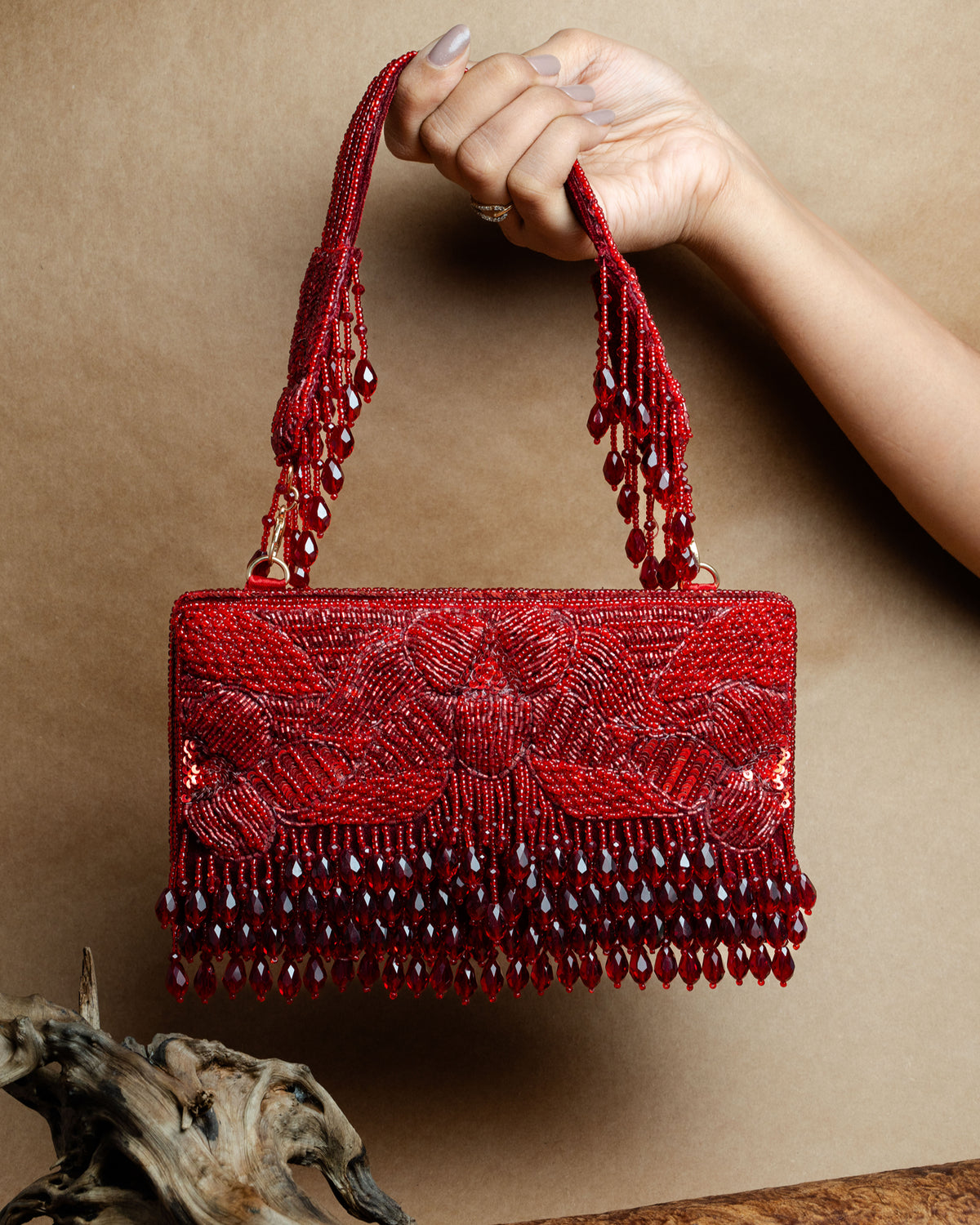 Ornate Radiance Kasse Crimson Bloom