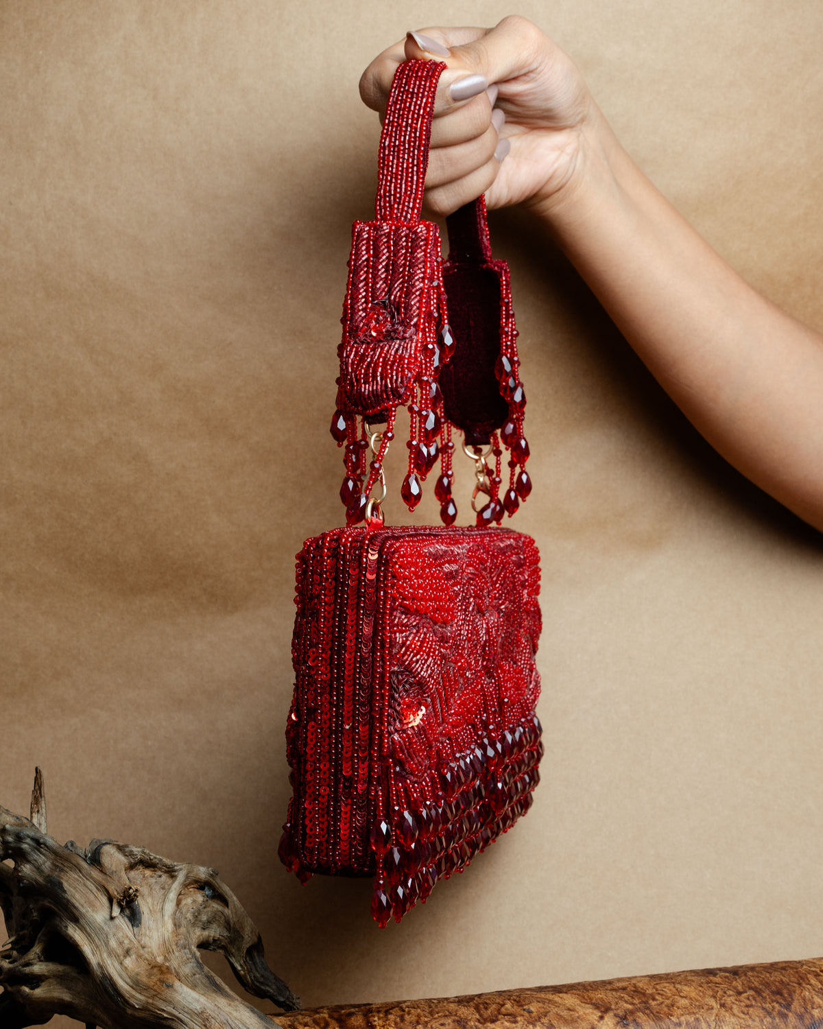 Ornate Radiance Kasse Crimson Bloom