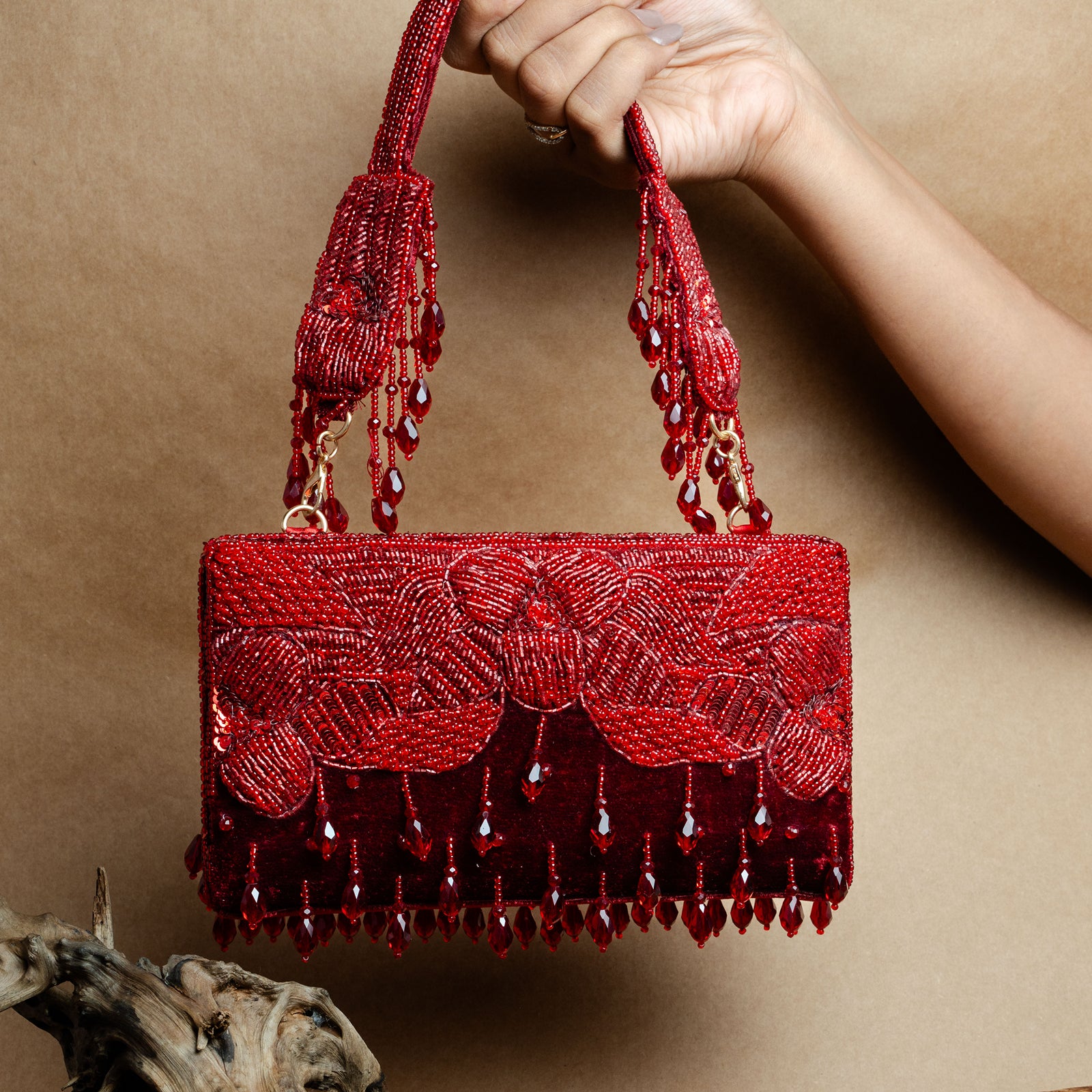 Ornate Radiance Kasse Crimson Bloom