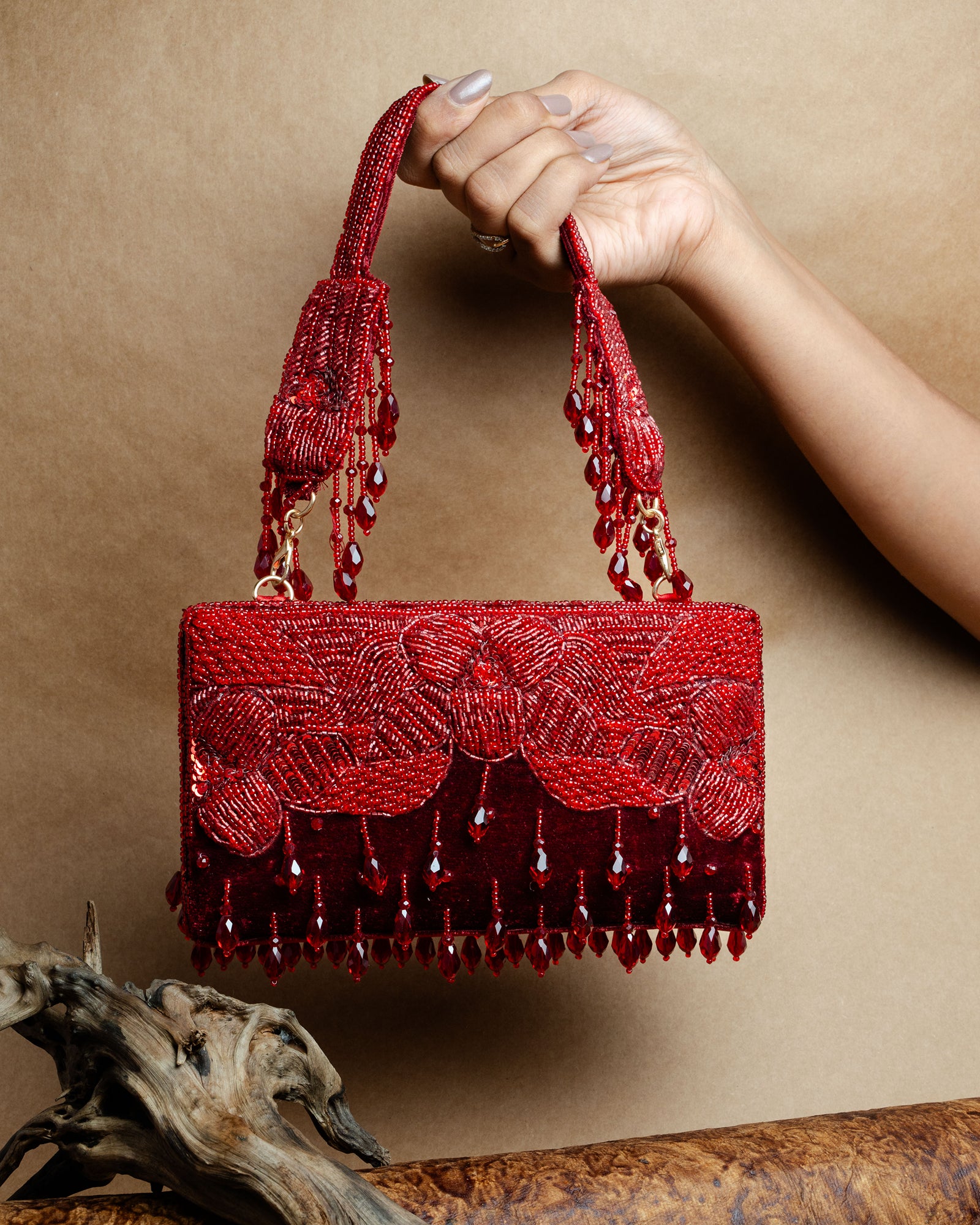 Ornate Radiance Kasse Crimson Bloom