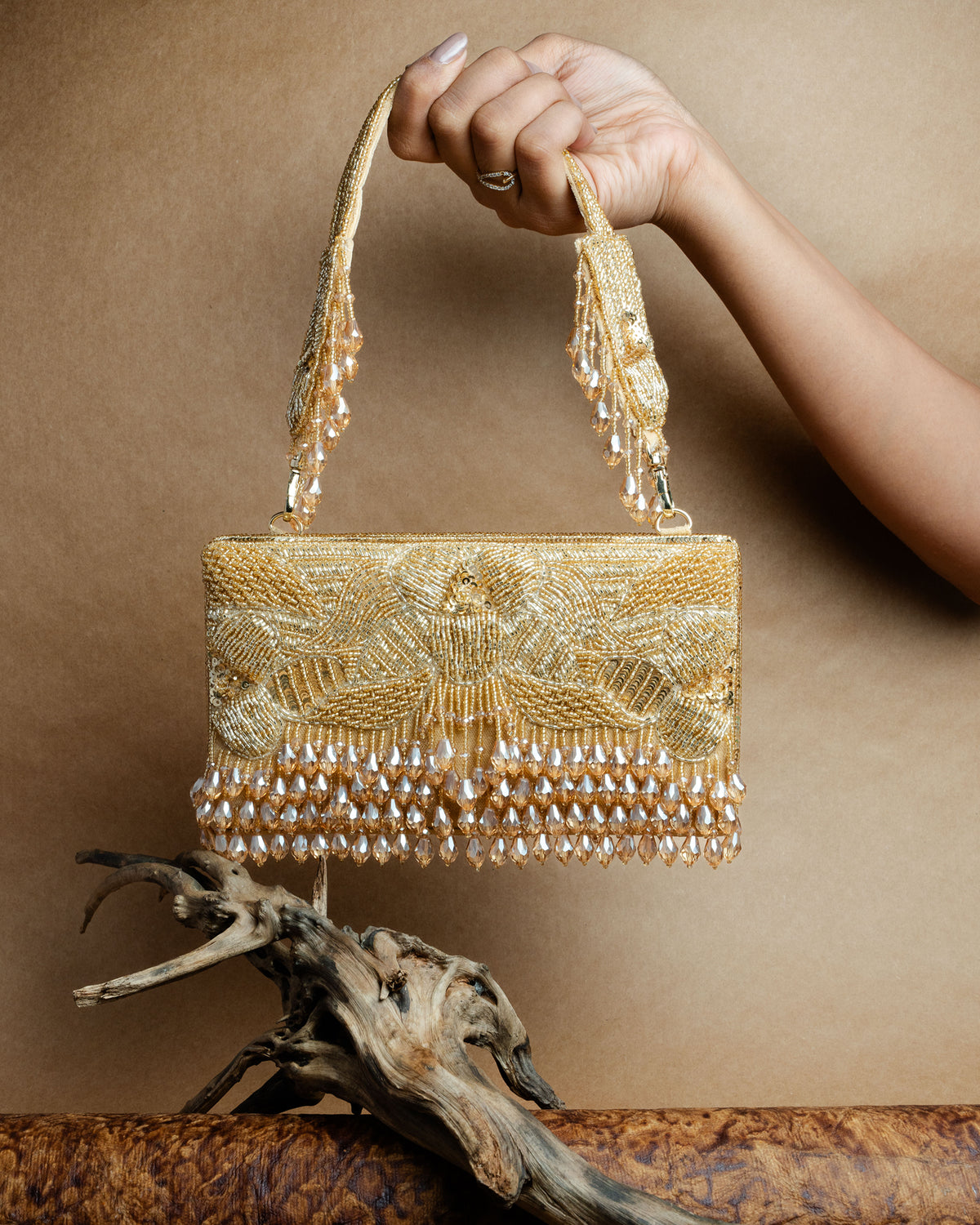 Ornate Radiance Kasse Golden Aura
