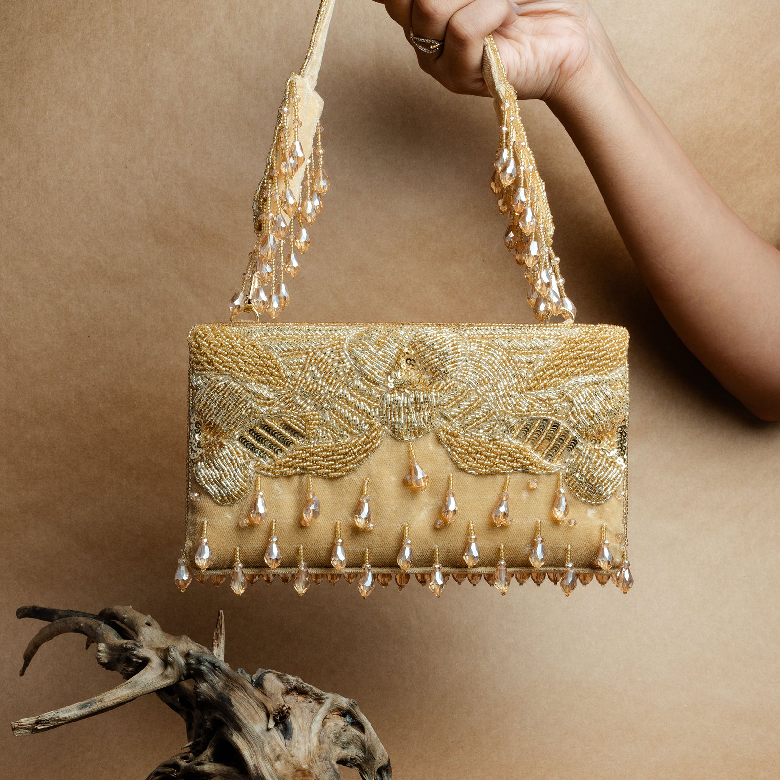 Ornate Radiance Kasse Golden Aura
