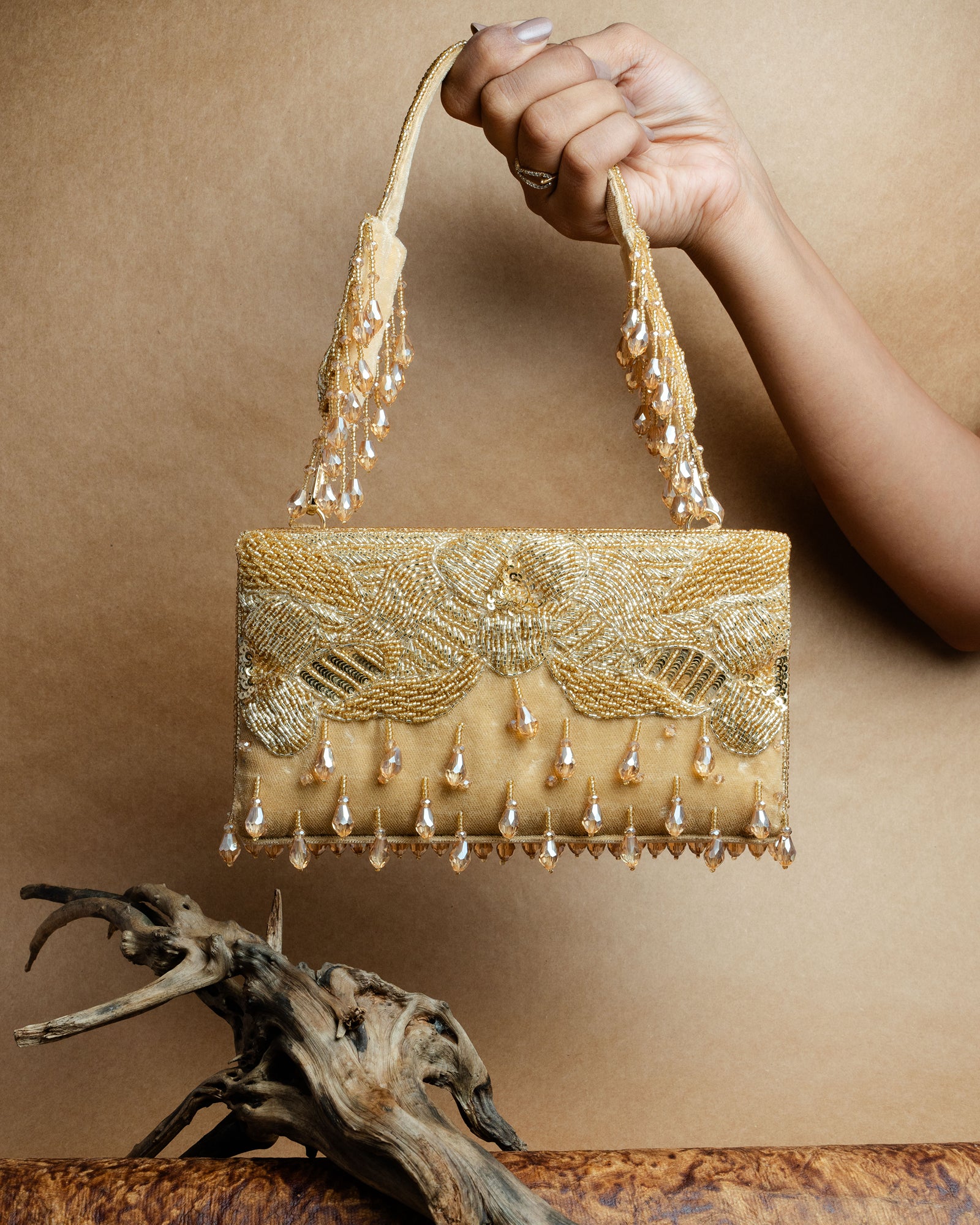 Ornate Radiance Kasse Golden Aura