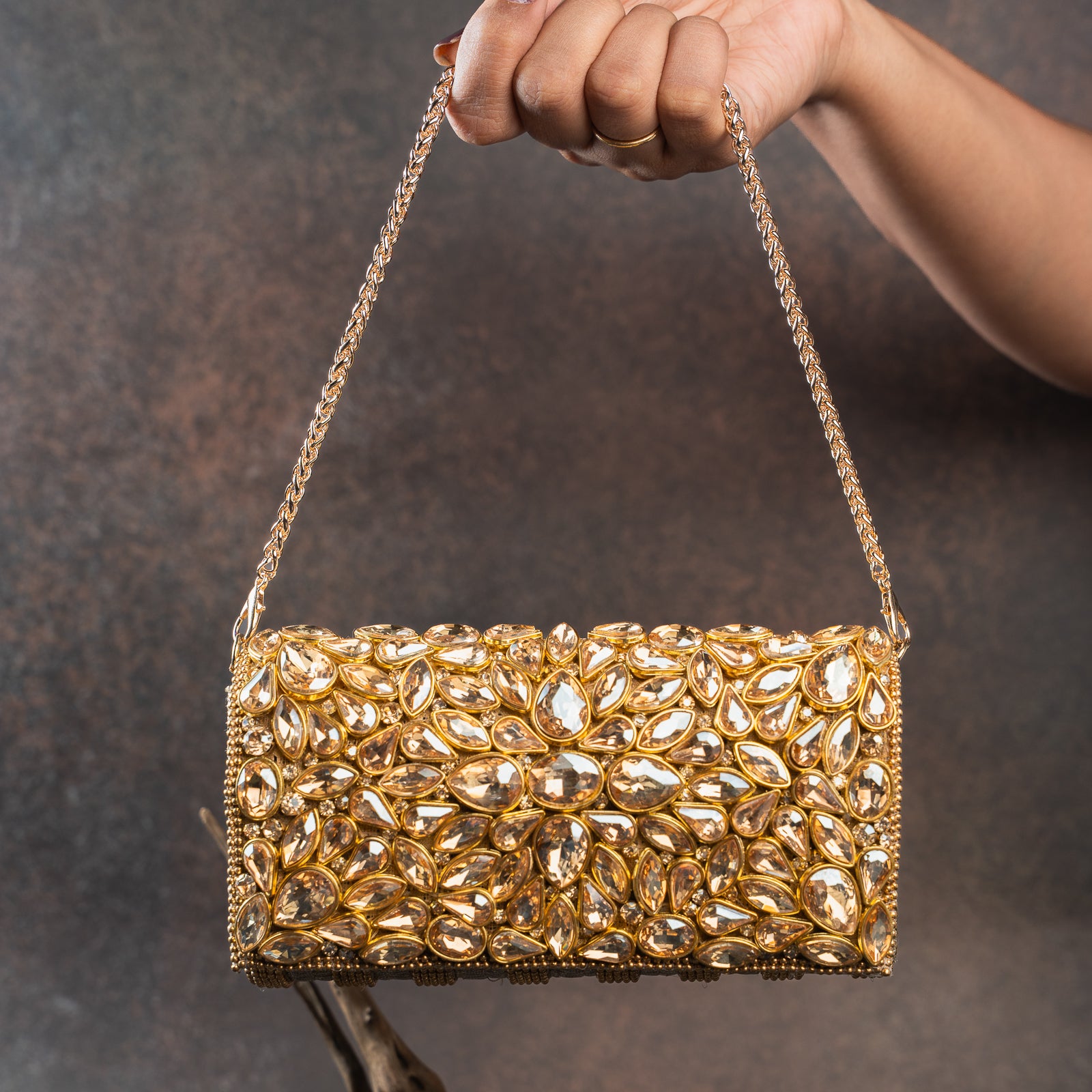 Diamond Hinted Trifold Gold