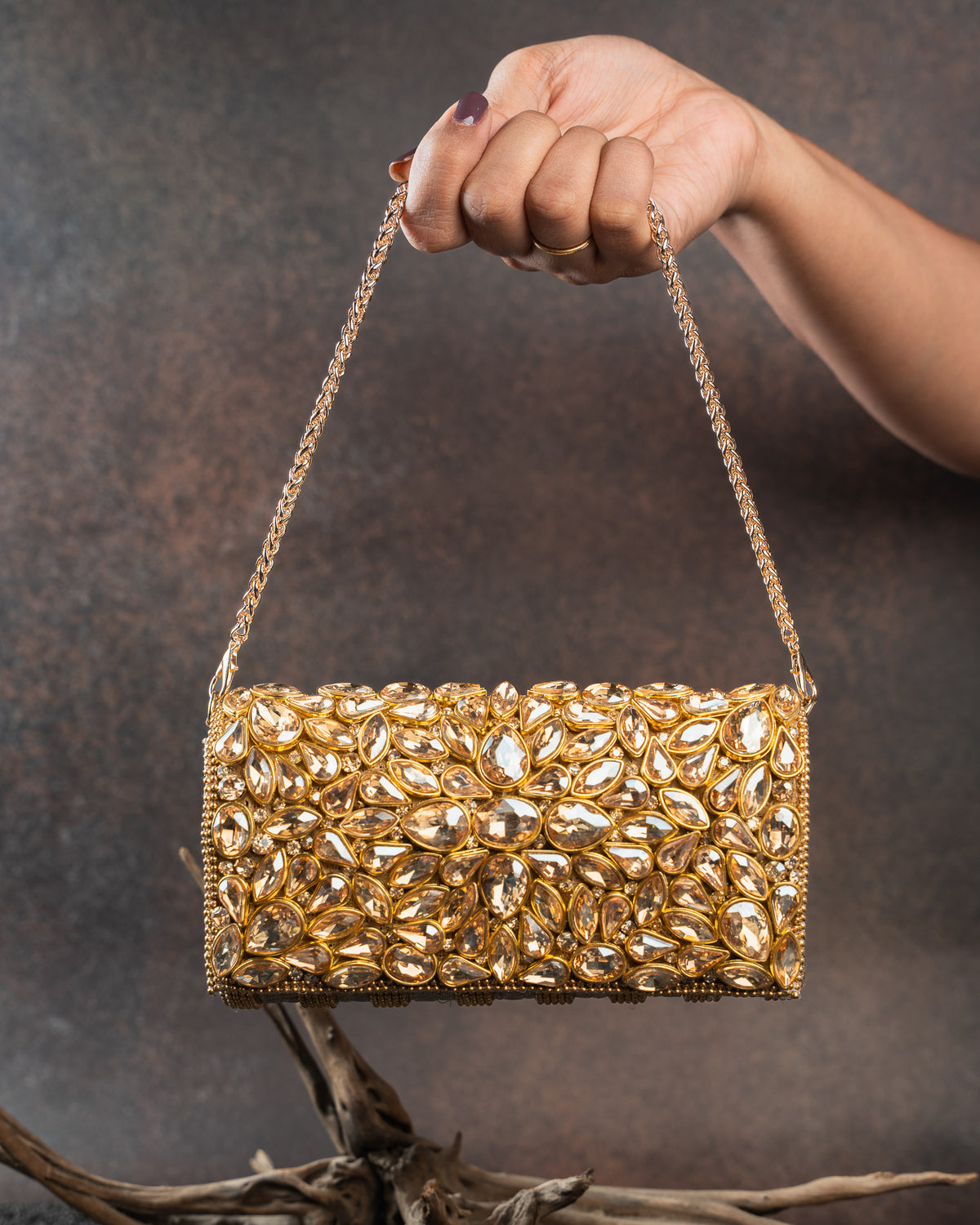 Diamond Hinted Trifold Gold