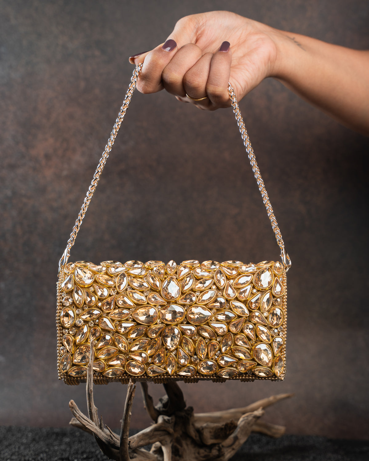 Diamond Hinted Trifold Gold