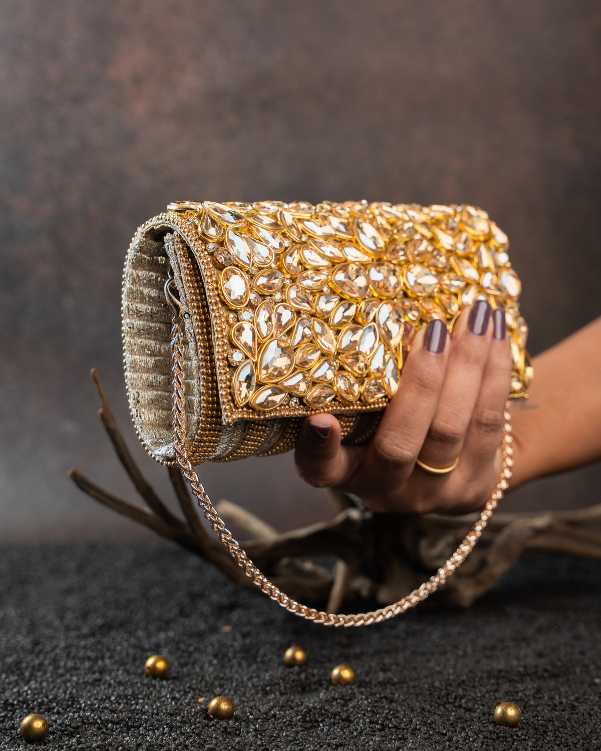 Diamond Hinted Trifold Gold