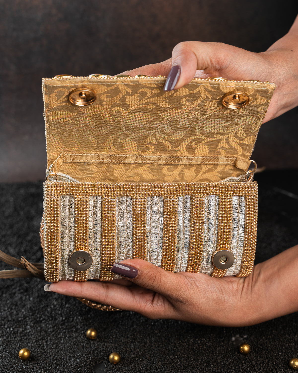 Diamond Hinted Trifold Gold