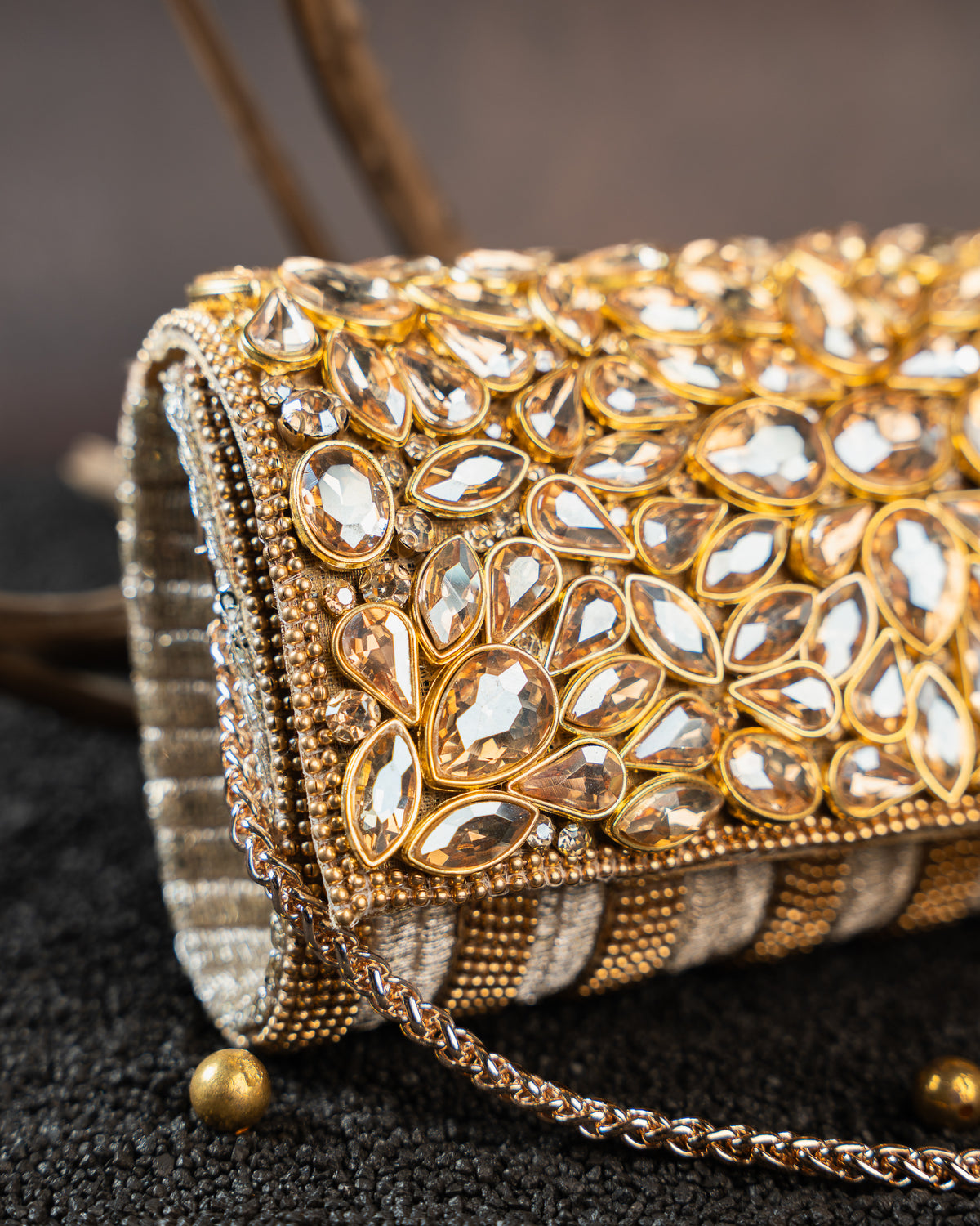 Diamond Hinted Trifold Gold