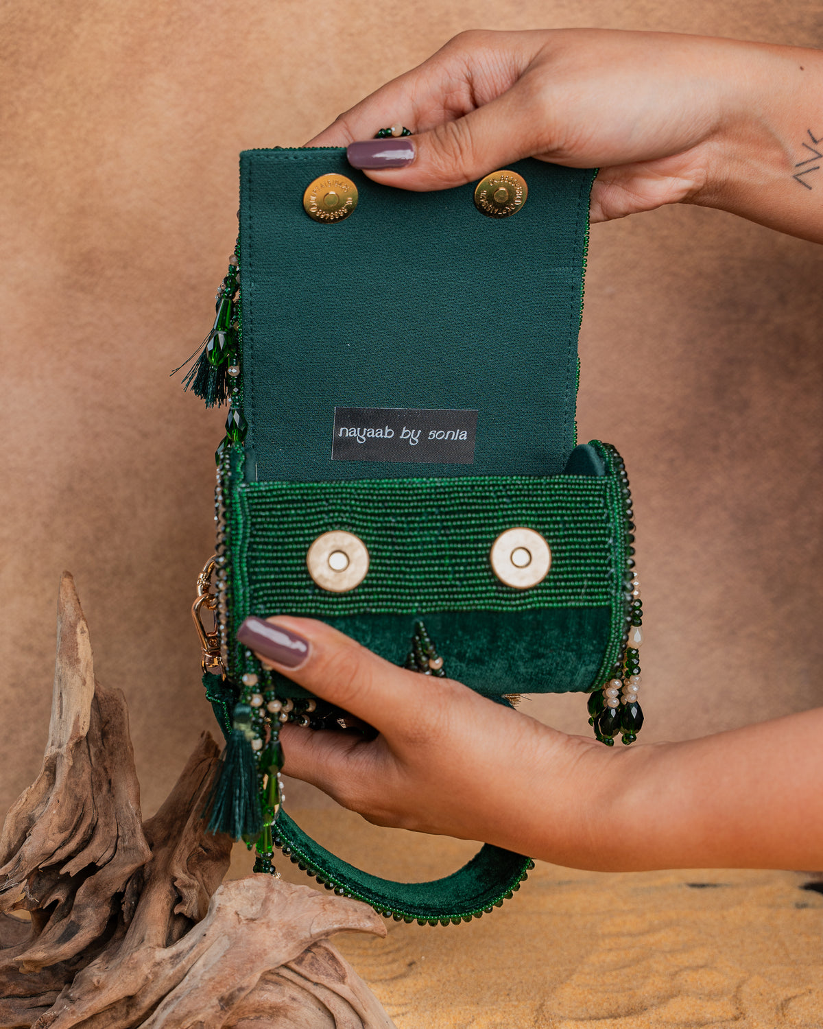 Aaina Boshkeh Green
