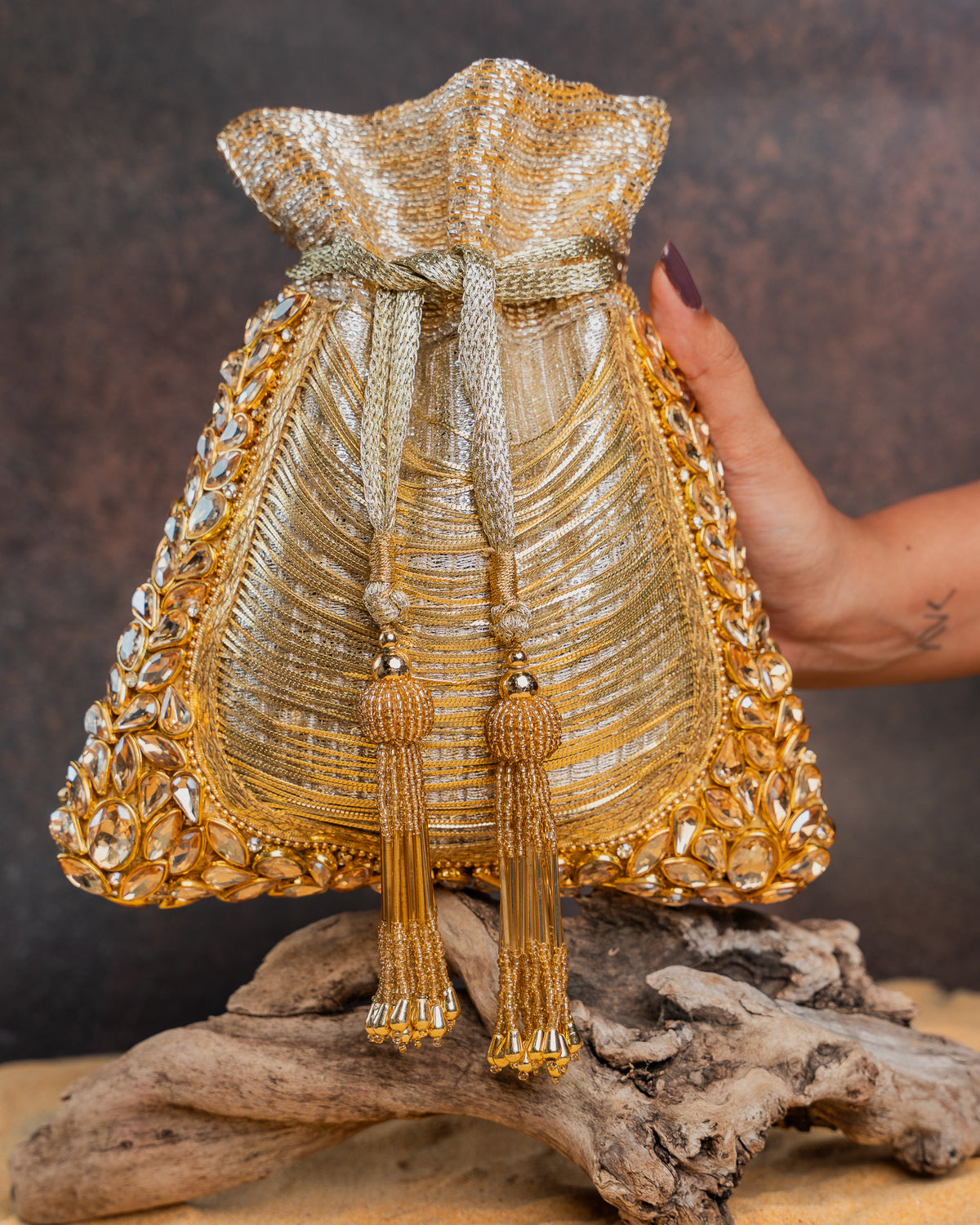 Hinted Diamond Royal Gold
